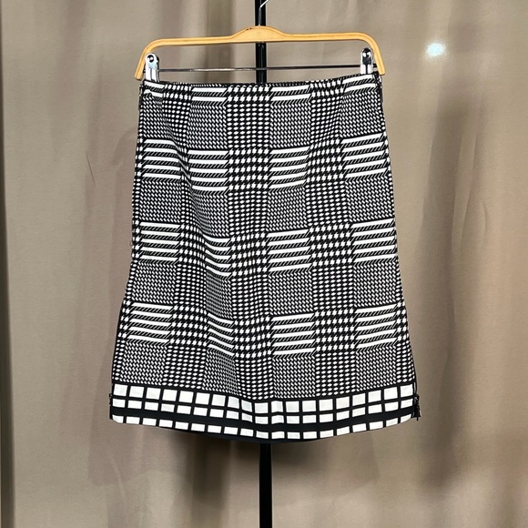 Anne Klein Size 10 Faux Leather Checked Houndstooth Mini Skirt Zipper Detail - Picture 3 of 14